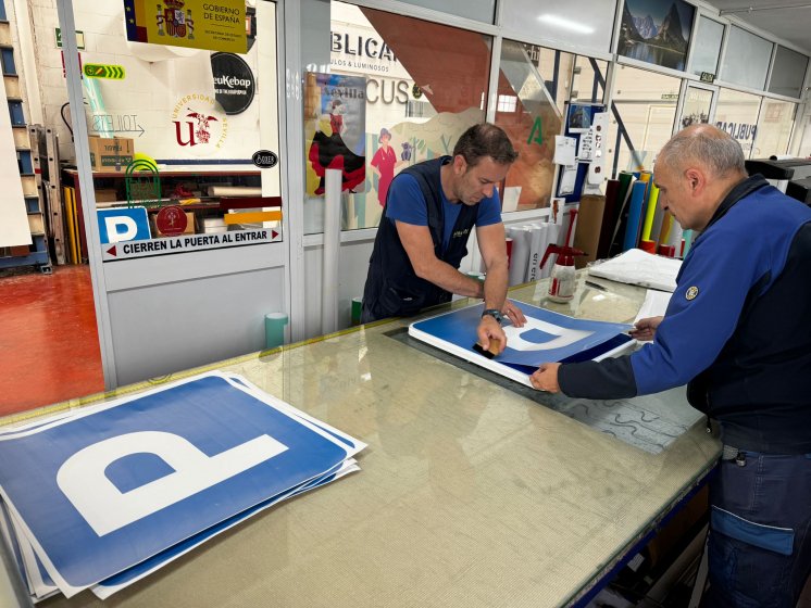 Se&ntilde;al S-17 + pictograma Parking tipo MOPU de 60 x 60 cm acabado normal 