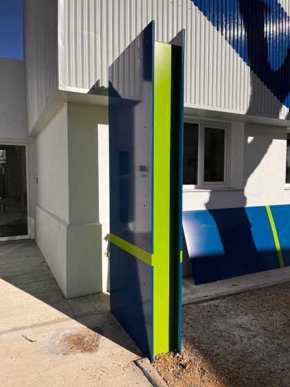 T&oacute;ten se&ntilde;alizadores en el recinto de Navantia. Trabajos para Fonsan-gestion Y Construccion SL de Sevilla.
