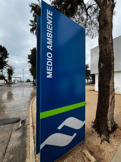 T&oacute;ten se&ntilde;alizadores en el recinto de Navantia. Trabajos para Fonsan-gestion Y Construccion SL de Sevilla.
