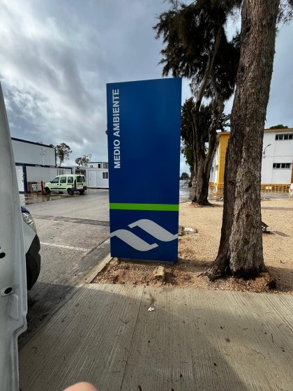 T&oacute;ten se&ntilde;alizadores en el recinto de Navantia. Trabajos para Fonsan-gestion Y Construccion SL de Sevilla.