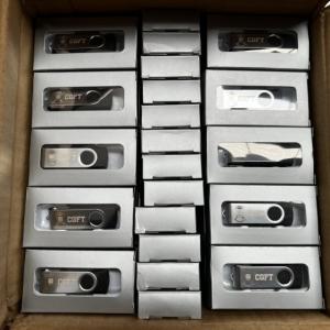 Pendrive de 32 GB grabado a l&aacute;ser para el Curatel General de la Fuerza Terrestre. Futer Sevilla.