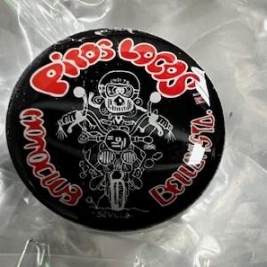 Pin en gota de resina para Motoclub Pitos Locos en Bellavista Sevilla.