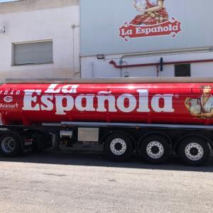 Rotulación de camión cisterna, en vinilos de corte e impresión digital fundidos. Aceites la Española Acesur Sevilla.