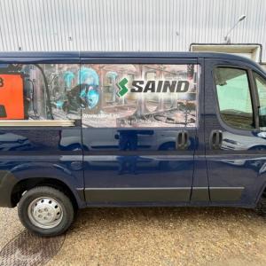 Rotulación de camión en vinilo impreso, laminado UV y recortado para Saind en Sevilla.