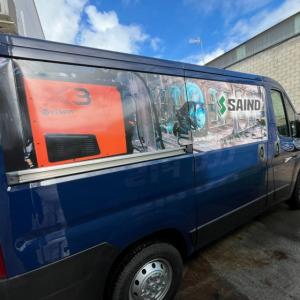 Rotulación de camión en vinilo impreso, laminado UV y recortado para Saind en Sevilla.