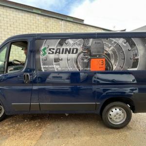 Rotulación de camión en vinilo impreso, laminado UV y recortado para Saind en Sevilla.