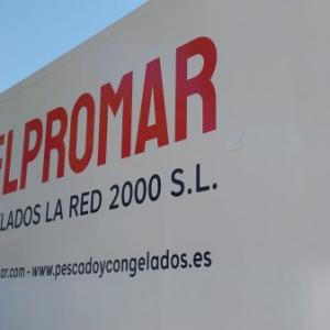 Rotulación de camión en vinilo impreso, laminado UV y recortado para Selpromar en Sevilla.