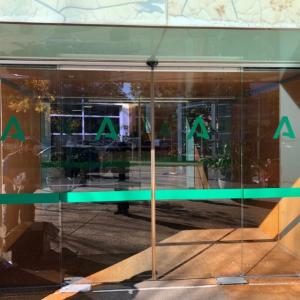 Rotulación de cristales con vinilos, para la Junta de Andalucía en Sevilla.