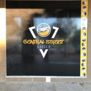 Rotulación de fachada para Burger Central Street en Dos Hermanas Sevilla.