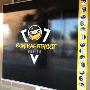 Rotulación de fachada para Burger Central Street en Dos Hermanas Sevilla.