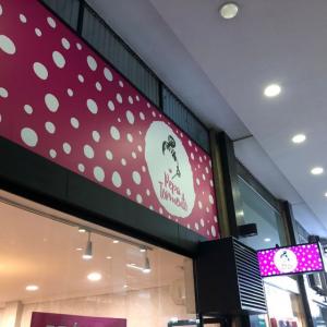 Rotulación de frente en centro comercial. Pepa Tormento Sevilla.