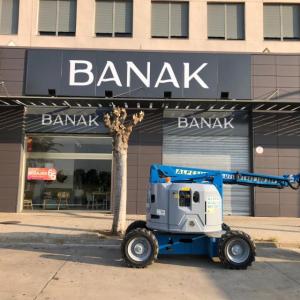 Rotulación de frente en dibón. Trabajos para Banak Sevilla