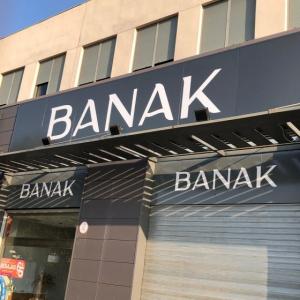 Rotulación de frente en dibón. Trabajos para Banak Sevilla