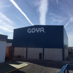 Rotulación de frente en vinilo. Trabajos para Goya España en Sevilla.