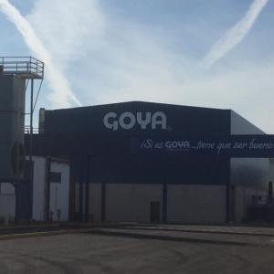 Rotulación de frente en vinilo. Trabajos para Goya España en Sevilla.