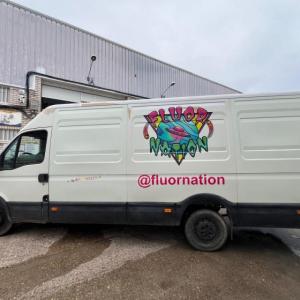 Rotulación de Furgoneta en vinilo fundido en impresión digital para Fluor nation Sevilla.