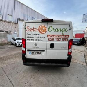 Rotulación de Furgoneta en vinilo polimércio impreso y laminado. Para Soto Orange Dos Hermanas Sevilla.