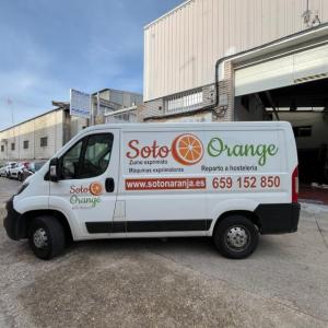 Rotulación de Furgoneta en vinilo polimércio impreso y laminado. Para Soto Orange Dos Hermanas Sevilla.