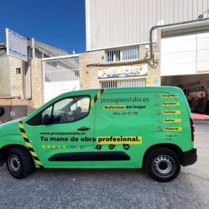 Rotulación integral de Opel Combo, con vinilos fundidos para Presupuestalia en Sevilla.