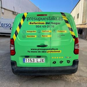 Rotulación integral de Opel Combo, con vinilos fundidos para Presupuestalia en Sevilla.