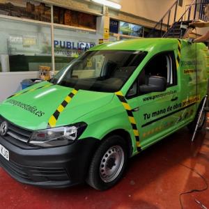 Rotulación integral de Volkswagen Caddy, con vinilos fundidos para Presupuestalia en Sevilla.