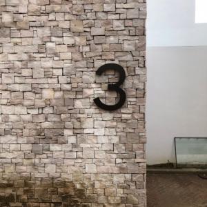 Rótulo letras corpóreas en en aluminio lacado. Para Construcciones Bonifacio Solis en Málaga.