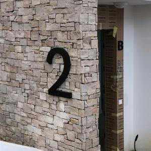 Rótulo letras corpóreas en en aluminio lacado. Para Construcciones Bonifacio Solis en Málaga.
