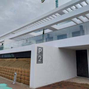 Rótulo letras corpóreas en en aluminio lacado. Para Construcciones Bonifacio Solis en Málaga.
