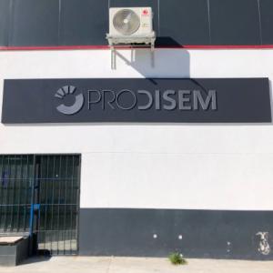 Rótulo letras corpóreas en en aluminio lacado sobre bandeja de dibón. Para Prodisem en Sevilla