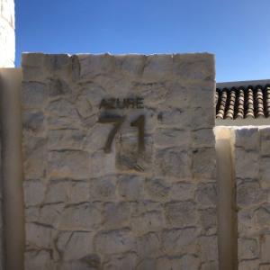 Rótulo número cajeado y lacado personalizado para Bonifacio Solis en Málaga.