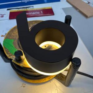 Rótulo número personalizado con luz para Bonifacio Solis en Málaga
