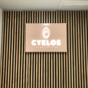 Rótulos señalética para Clínica Cyklos Pélvico en Sevilla.