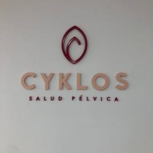 Rótulos señalética para Clínica Cyklos Pélvico en Sevilla.